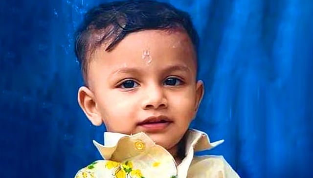 റെയില്വേ പാളത്തിലേക്ക് മുട്ടിലിഴഞ്ഞെത്തി; ഒന്നര വയസുകാരന് ട്രെയിന് തട്ടി മരിച്ചു