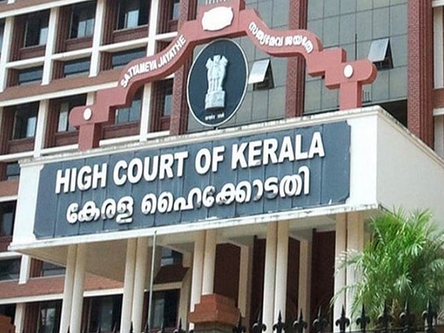 'ഇഷ്ട വസ്ത്രം മൗലികാവകാശം';
സ്കൂളില് അധ്യാപികയ്ക്ക് ചുരിദാര് ധരിച്ചു വരാമെന്ന് ഹൈക്കോടതി