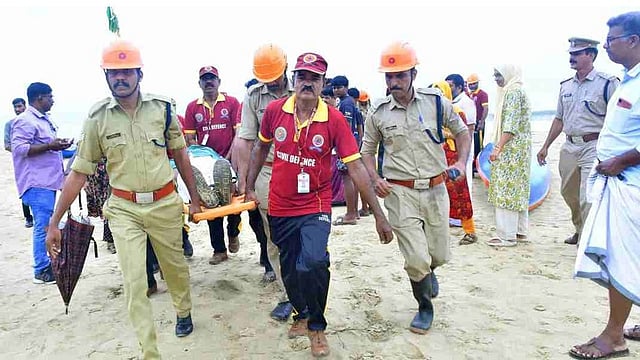 കാപ്പാട് ബീച്ചില് 'സുനാമി'; ദ്രുതഗതിയില് 'രക്ഷാപ്രവര്ത്തനം'