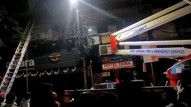 കൊല്ക്കത്തയിലെ ഹോട്ടലില് തീപിടിത്തം, 9 പേര് മരിച്ചു; എസി പൊട്ടിത്തെറിച്ചെന്ന് സംശയം