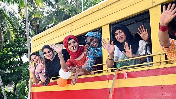 'പദ്ധതിയെ അട്ടിമറിക്കാൻ ലക്ഷ്യമിട്ടുള്ള ഹർജി'; പ്രിയദർശിനി സൗജന്യ ബസ് സർവീസിനെതിരായ ഹർജി തള്ളി ഹൈക്കോടതി 