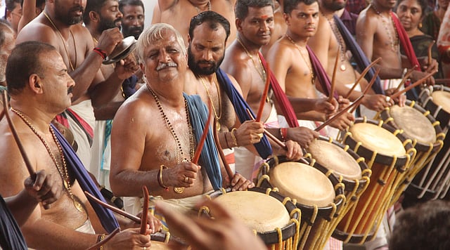 പെരുവനം കുട്ടന് മാരാരുടെ മേളം