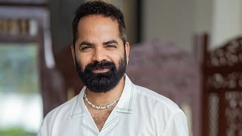 'അനു​ഗ്രഹത്തിനായി ഞാൻ തല കുനിച്ചു, സന്യാസി എന്റെ മുതുകത്ത് അടിച്ചു'; ഷൂട്ടിനിടയിലെ രസകരമായ അനുഭവം പറഞ്ഞ് നടൻ 