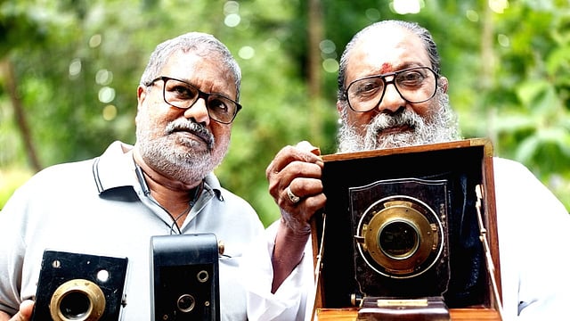 ഇപ്പോഴുമുണ്ട്, മരിക്കാത്ത ഓർമ്മകളുടെ ഫ്ലാഷിൽ ജീവിതം അടയാളപ്പെടുത്തിയ ആ മൂന്ന് ക്യാമറകൾ