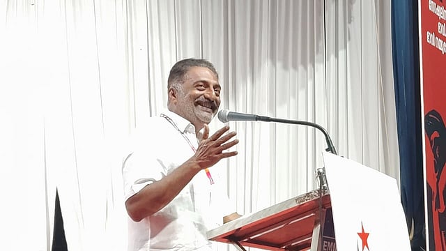 'തലച്ചോറിനെയും യുവാക്കളെയും ഭയമാണെന്ന് സമ്മതിച്ചു; ജനങ്ങൾ നരേന്ദ്ര മോദിയെ തിരിച്ചറിഞ്ഞു'; ഡിവൈഎഫ്ഐ സംസ്ഥാന സമ്മേളനം ഉദ്ഘാടനം ചെയ്ത് പ്രകാശ് രാജ്