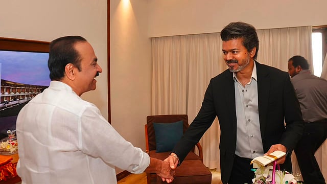 നിർമ്മാണ സാമഗ്രികളുടെ നിയന്ത്രണം: കേരളത്തെ ഒഴിവാക്കുന്നത് പരിഗണിക്കുമെന്ന് തമിഴ്നാട് മുഖ്യമന്ത്രിയുടെ ഉറപ്പ്