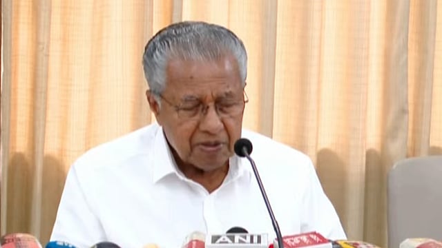 'പൂവും ഇല്ല, പൂമ്പാറ്റയുമില്ല, തേനുമില്ല, കടം മാത്രമാണ് പുതിയ സര്ക്കാരിന്റെ ഖജനാവില്'; മുഖ്യമന്ത്രിയെ ട്രോളി പിണറായി വിജയന്