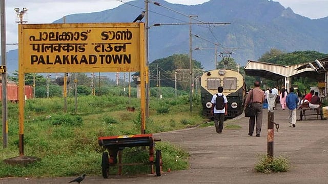 പാലക്കാട് ഡിവിഷന്‍ വിഭജനം: കേന്ദ്ര റെയില്‍വേമന്ത്രി അടിയന്തര റിപ്പോര്‍ട്ട് തേടി; തിരുവോണ നാളില്‍ യുഡിഎഫ് എംപിമാരുടെ ഉപവാസസമരം