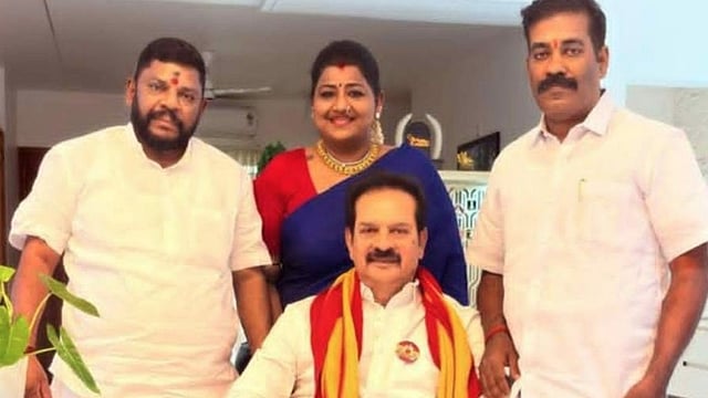ബിജെപി വിട്ട നടന് ദേവന് ടിവികെയിലേക്ക്; നേതാക്കളുമായി കൂടിക്കാഴ്ച, പാര്ട്ടി സംസ്ഥാന അധ്യക്ഷനായേക്കും