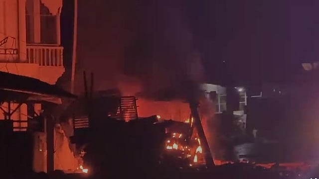 കണ്ണൂരില് ലോറികള് കൂട്ടിയിടിച്ചു കത്തി; രണ്ടുപേര് മരിച്ചു