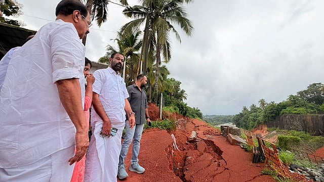 എളയാവൂരില് ദേശീയ പാതയുടെ സംരക്ഷണ ഭിത്തി തകര്ന്ന സംഭവം : ജില്ലാകലക്ടര് അടിയന്തര റിപ്പോര്ട്ട് തേടി