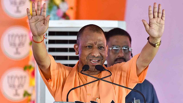 60 വയസ്സിനു മുകളില് പ്രായമുള്ള സ്ത്രീകള്ക്ക് ആജീവനാന്ത സൗജന്യ യാത്ര; 'ലോക്മാതാ അഹില്യാബായ് മാതൃശക്തി' യോജനയുമായി യുപി സര്ക്കാര്