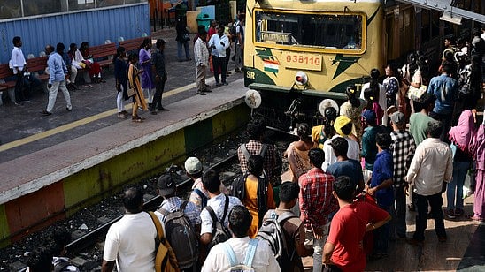 ഇനി റെയില്‍വേ പരിസരത്ത് നോക്കിയും കണ്ടും പെരുമാറണം!; തുപ്പിയാല്‍ കീശ കാലിയാകും; പിഴ ഇരട്ടിയാക്കി 