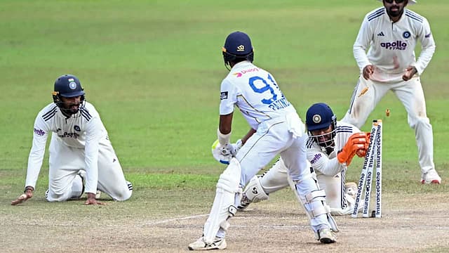 സെഞ്ച്വറിക്കരികെ വീണ് സൂര്യബന്ദാര (92), ഇന്നിങ്സ് തോല്വി ഒഴിവാക്കി ശ്രീലങ്ക; ഇന്ത്യക്കെതിരെ 16 റണ്സ് ലീഡ്