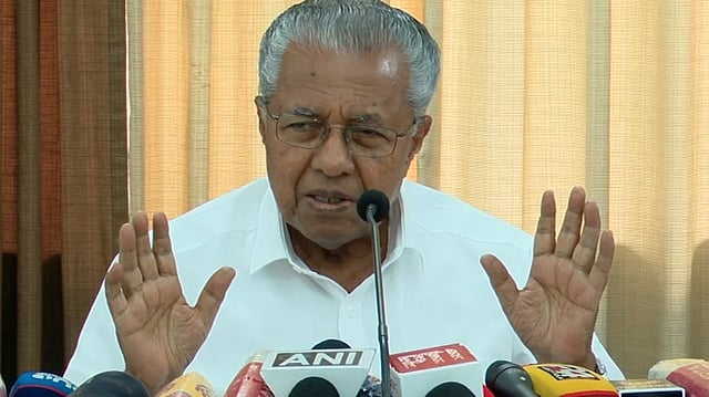 'ഭൂപ്രകൃതിക്ക് അനുയോജ്യമായി നിര്മാണം വേണം'; കണ്ണൂര് എളയാവൂരിലെ മണ്ണിടിച്ചിലില് പിണറായി വിജയന്