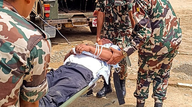 'കണ്മുന്നിൽ ഭാര്യ ഒഴുകി പോയി, നിസ്സഹായനായി നോക്കി നിന്ന് ഭർത്താവ്;  26കാരന് രക്ഷകനായി മാവ്': മിന്നൽ പ്രളയത്തിൻറെ നോവോർമ്മകൾ