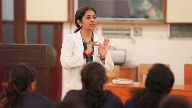 ആയുർവേദ ഫാർമസി, തെറാപ്പി കോഴ്സുകളിൽ അഡ്മിഷൻ നേടാം; ഉയർന്ന പ്രായപരിധിയില്ല