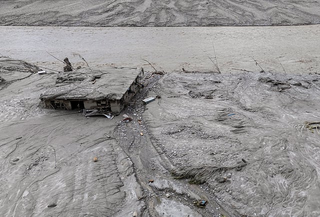 Nepal floods: Nearly 400 dead
