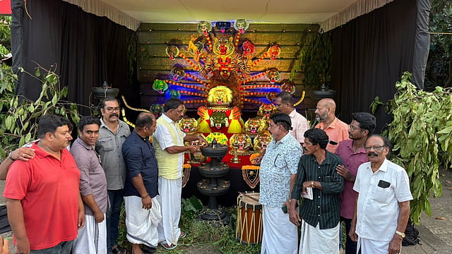 അസുരവാദ്യത്തിന് ചുവടുവെക്കാൻ തൃശൂരിൽ പുലിയിറങ്ങും; ഒമ്പത് സംഘങ്ങൾ കളത്തിൽ, താലൂക്കിൽ ഉച്ചയ്ക്ക് ശേഷം അവധി|VIDEO