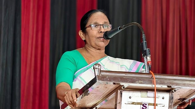 'ഒരുമിച്ച് വേദി പങ്കിട്ടാല് ഒരുമതാചാരവും ലംഘിക്കപ്പെടുകയില്ല; കാലത്തിന് നിരക്കാത്ത പ്രസ്താവന' കാന്തപുരത്തിനെതിരെ കെകെ ശൈലജ