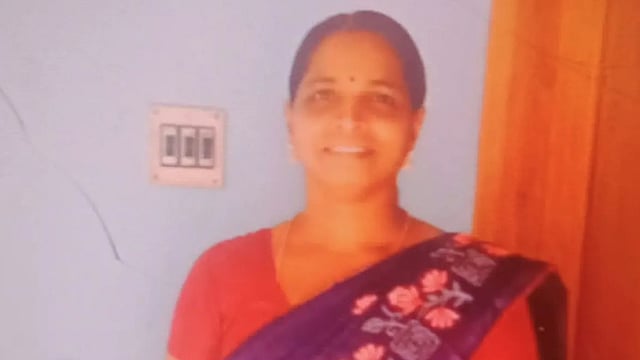 പൊട്ടി വീണ വൈദ്യുതി കമ്പിയില് നിന്ന് ഷോക്കേറ്റ് വീട്ടമ്മ മരിച്ചു; അപകടം പുല്ലരിയാന് പോയപ്പോള്