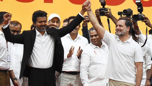 വിജയ് പ്രധാനമന്ത്രിയാകുമെന്ന പ്രചാരണം; മന്ത്രിസഭ വിടുമെന്ന് കോൺഗ്രസ് മുന്നറിയിപ്പ്; ഭാവനയ്ക്ക് അതിരില്ലെന്ന് ഡിഎംകെ