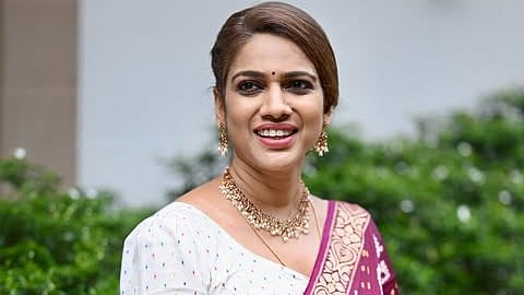 'ഇവിടെ നിന്നിരുന്നെങ്കിൽ എന്റെ കരിയർ ഗാനമേളയും അമ്പലപ്പറമ്പും മാത്രമായി ഒതുങ്ങുമായിരുന്നു; അതായിരുന്നില്ല ലക്ഷ്യം'