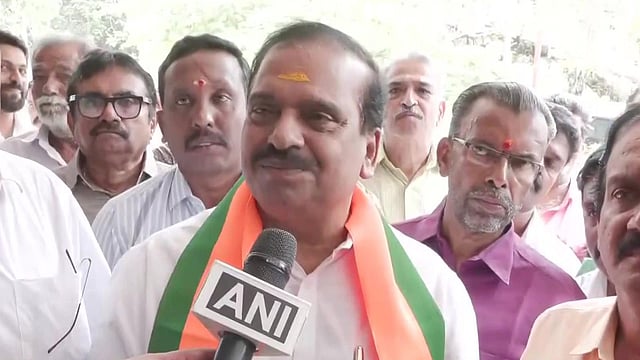 'കാന്തപുരത്തിന്റെ പ്രസ്താവന മതരാഷ്ട്രവാദത്തിന്റെ ആദ്യ വെടിയൊച്ച; കാന്തപുരത്തെ മാത്രമല്ല, ലീഗിനെയും മുഖ്യമന്ത്രി തള്ളിപ്പറയണം'