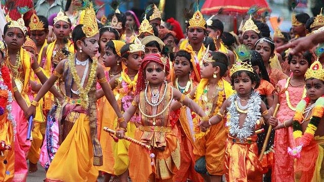 വെണ്ണ മോഷ്ടിച്ചതിന് പിന്നിലെ സന്ദേശമെന്ത്?, മണ്ണ് തിന്ന സംഭവം വിളിച്ചുപറയുന്നത് എന്ത്?; ഉണ്ണിക്കൃഷ്ണന്റെ ബാലലീലകൾ വെറും കുസൃതിക്കഥകൾ അല്ല