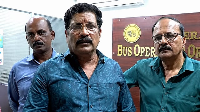 സ്വകാര്യ ബസ് വ്യവസായം നിലനിർത്താൻ റിപ്പോർട്ടിലെ നിർദേശങ്ങൾ പോര; ബസ് ചാർജ് വർദ്ധിപ്പിക്കാതെ രക്ഷയില്ലെന്ന് ബസുടമകൾ