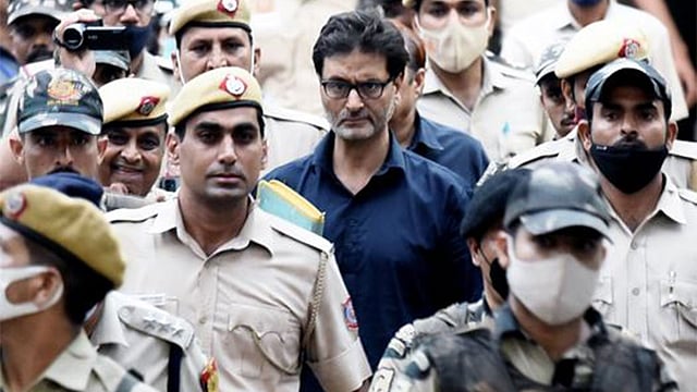 'എന്നെ തൂക്കിലേറ്റിക്കോളൂ, ഇനി വിചാരണ നേരിടാനില്ല'; പാക് ഭാര്യയുമായുള്ള വിവാഹമോചനവും കോടതിയെ അറിയിച്ച് യാസിൻ മാലിക്