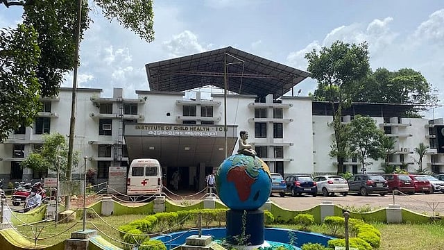 ഒരു വയസ്സുകാരിയുടെ വാരിയെല്ലിന് സമീപം തറച്ചുകയറിയ നിലയിൽ സൂചി; കോട്ടയം മെഡിക്കൽ കോളജിൽ ചികിത്സാപ്പിഴവെന്ന് പരാതി