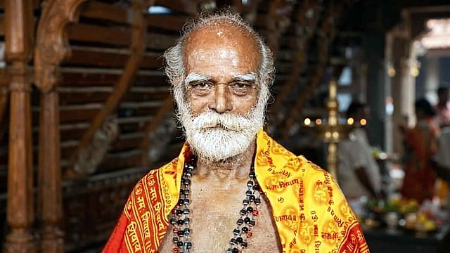 തിരുവാഭരണ സംഘം ഗുരുസ്വാമി കുളത്തിനാല് ഗംഗാധരന് പിള്ള അന്തരിച്ചു