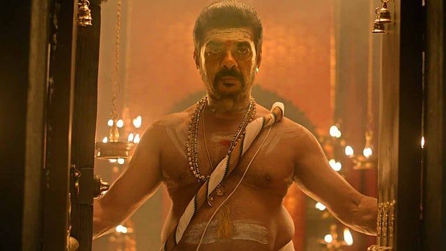 വേറിട്ട ലുക്കില് വിജയരാഘവന്; ഓട്ടം തുള്ളലിലെ രണ്ടാമത്തെ ഗാനം; പുറത്ത് വിട്ടത് മഞ്ജു വാര്യർ