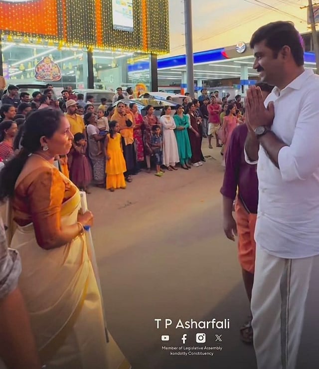 ബാലഗോകുലം സംഘടിപ്പിച്ച ശോഭായ്ത്രയ്ക്ക് ടിപി അഷ്റഫലി എംഎല്എ അഭിവാദ്യം അര്പ്പിക്കുന്നു