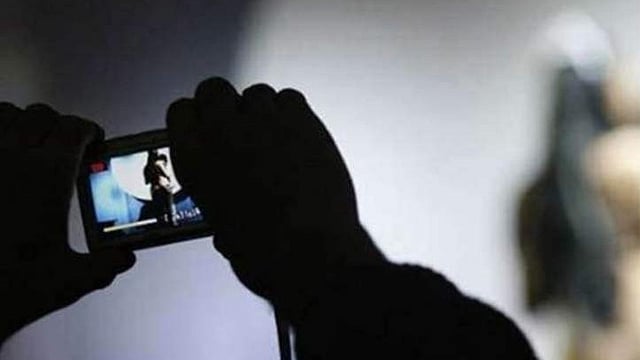 പ്രോജക്ട് വര്‍ക്കിനിടെ ഫോണ്‍ കണ്ട വിദ്യാര്‍ഥിനി ഞെട്ടി; സഹപാഠികളുടെ ചിത്രങ്ങള്‍ മോര്‍ഫ് ചെയ്തു; ഏറ്റുമാനൂരില്‍ ബിടെക് വിദ്യാര്‍ഥി അറസ്റ്റില്‍