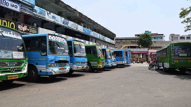 മിനിമം ചാര്ജ് 15 രൂപയാക്കണം; സ്വകാര്യ ബസുകള് സമരത്തിലേക്ക്