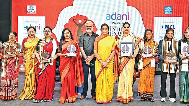 'ശക്തിയുടെ ആധുനിക ഭാവം'; 10 സ്ത്രീരത്നങ്ങള്ക്ക് ദി ന്യൂ ഇന്ത്യന് എക്സ്പ്രസിന്റെ ആദരം, ദേവി അവാര്ഡ് സമ്മാനിച്ചു