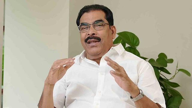 കേരളത്തിലെ റോഡപകടങ്ങള്: മന്ത്രി പി കെ ബഷീര് അടിയന്തര യോഗം വിളിച്ചു