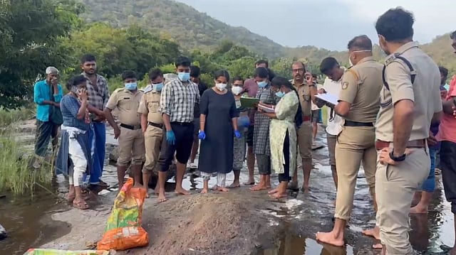 അട്ടപ്പാടി ഇരട്ടക്കൊലപാതകം: നിർണ്ണായക തുമ്പായത് ബിരിയാണി അരിയുടെ ചാക്ക്; അപ്രത്യക്ഷനായ ഭർത്താവിലേക്ക് സംശയമുന; കേരളം വിട്ടതായി സൂചന
