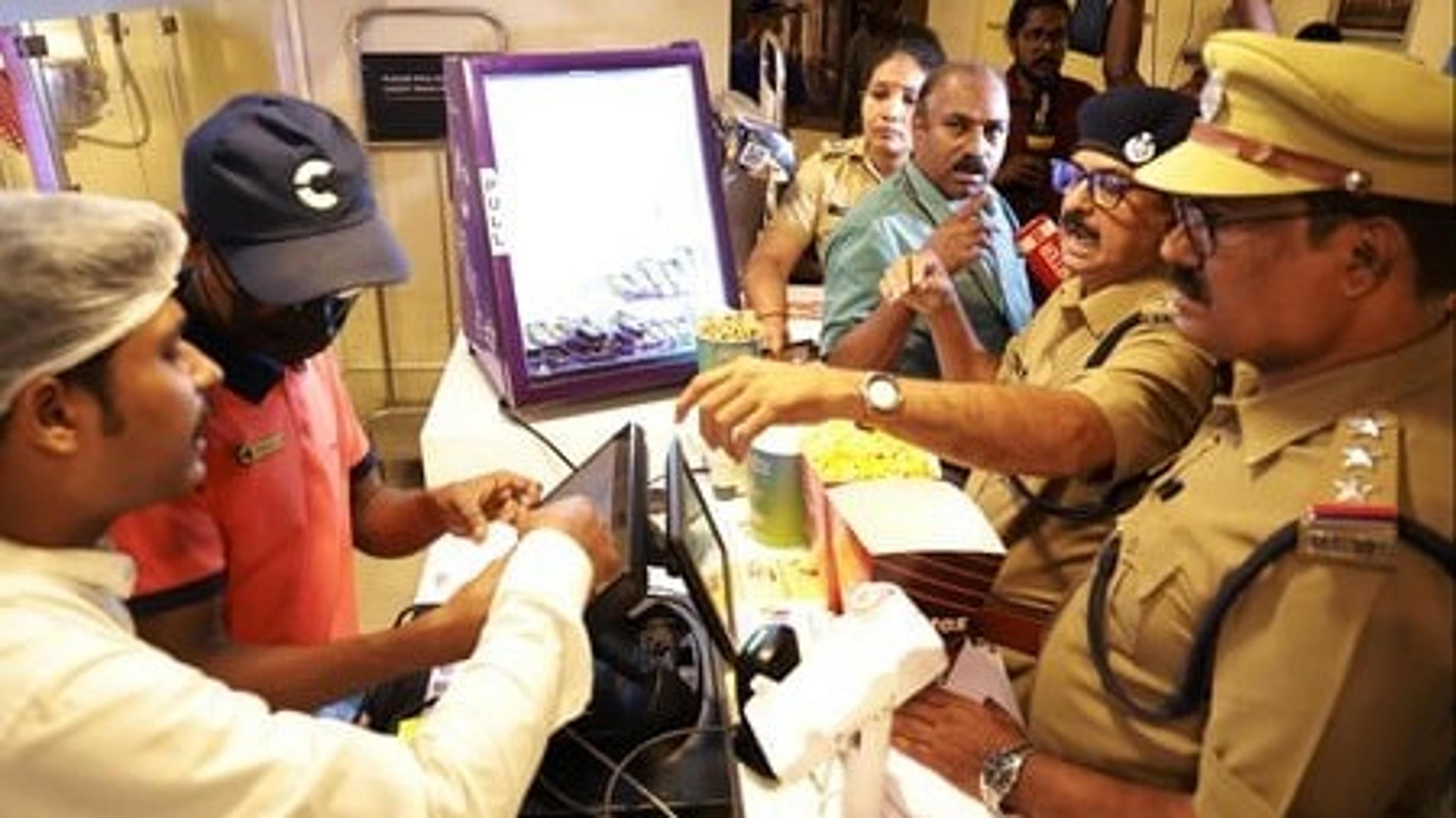 'പോപ്കോണിലെന്താ സ്വര്ണമുണ്ടോ?, മള്ട്ടിപ്ലക്സില് നടക്കുന്നത് കൊള്ള, സര്ക്കാര് ഇടപെടണം'