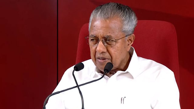'ചോദ്യം ചോദിക്കുന്ന തലമുറയെ ഭയക്കുന്നു; വിദ്യാര്ഥി സംഘടനാ പ്രവര്ത്തനം നിരോധിക്കാനുള്ള കേരള സര്വകലാശാലയുടെ നീക്കം അപലപനീയം'