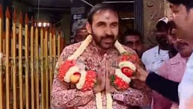 'സ്വാമിയേ ശരണമയ്യപ്പാ'; ഉണ്ണികൃഷ്ണന് പോറ്റിക്ക് ബംഗളൂരുവിലെ അയ്യപ്പക്ഷേത്രത്തില് സ്വീകരണം