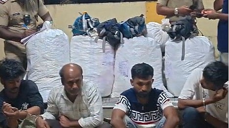 പാലക്കാട് റെയിൽവേ സ്റ്റേഷനിൽ വൻ കഞ്ചാവ് വേട്ട; നാല് പശ്ചിമ ബംഗാൾ സ്വദേശികൾ പിടിയിൽ