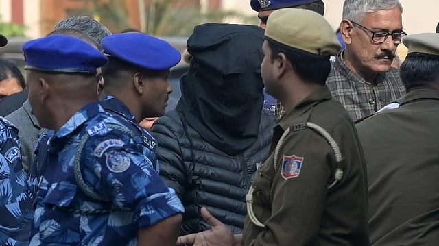 ചെങ്കോട്ട കാർ ബോംബ് സ്ഫോടനം: ആദ്യ ലക്ഷ്യം ലാൽ മന്ദിർ; ബോംബ് നിർമ്മാണത്തിന് മൂത്രത്തിൽ നിന്ന് യൂറിയ വേർതിരിച്ചു