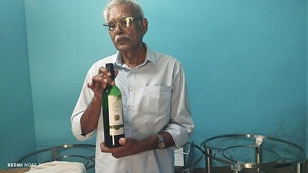 ഇളനീരിൽ നിന്ന് വീര്യമേറിയ വൈൻ; പേറ്റന്റ് നേടിയിട്ടും വിൽക്കാനാവില്ല; 22 വർഷമായി സർക്കാർ കനിവ് കാത്ത് കർഷകൻ