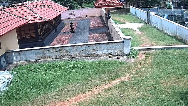 ക്ഷേത്രത്തിലെ ഇരുമ്പ് ഗ്രിൽ മുറിച്ചുകടത്തി: ബിജെപി പ്രാദേശിക നേതാക്കൾക്കെതിരെ കേസ്