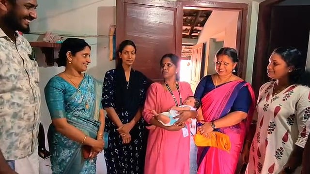 ഭാഷയറിയാത്ത ഗുഡിയയ്ക്ക് താങ്ങായി പ്രീതിമോൾ; കുഞ്ഞിനെ മാറോടണച്ച് പേരിട്ടു 'കണ്ണൻ'; നന്മയുടെ നേർസാക്ഷ്യമായി ആശാ വർക്കർ