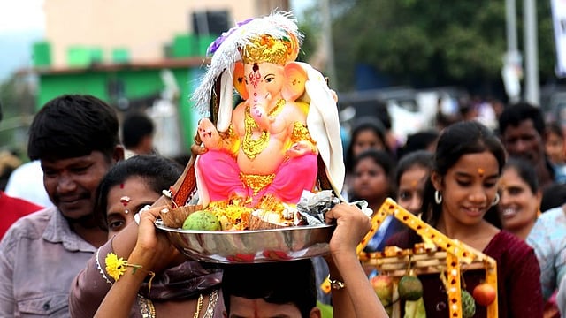 ഗണങ്ങളുടെ അധിപൻ, എന്തുകൊണ്ട് ആദ്യം ആരാധിക്കുന്നു?; ഗണപതിയുടെ ഒടിഞ്ഞ കൊമ്പിന്റെ കഥ എന്ത്?, അറിയാം വിനായക ചതുർഥിയുടെ പ്രാധാന്യം