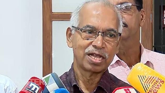 'പിണറായിക്കെതിരെയുള്ള ഇഡി അന്വേഷണം രാഷ്ട്രീയപ്രേരിതമെന്ന് പറയാനാവില്ല; വിശദീകരിക്കാൻ ബാധ്യതയുണ്ട്': ടികെ ഗോവിന്ദനെ തള്ളി വി കുഞ്ഞികൃഷ്ണൻ എംഎൽഎ